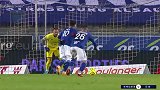 上半场补时第1分钟斯特拉斯堡球员拉拉点球进球 斯特拉斯堡3-0尼姆