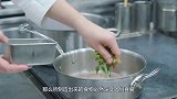 大厨的刀工有多恐怖，鳗鱼刚要反咬一口，瞬间被处理得干干净净！