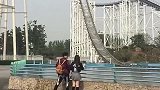 一看就知道是亲生的女朋友，回家跪搓衣板去吧！