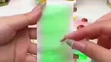这个降温冰贴，贴上瞬间就冰冰凉凉的，能持续降温五六个小时