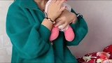 家有两对龙凤胎，晚上不睡觉，看妈妈是如何整治四个孩子的