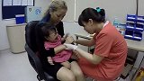 二岁的小妹妹打针，宝宝撕心裂肺的哭声，看着好心疼！