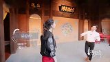 张艺兴曾靠“云手”走红，如今李若彤一练，果然好看！