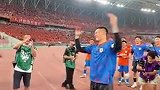 实拍王大雷与球迷互动we are one！