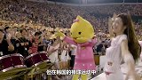韩国女受邀棒球助阵开球，出场引爆全场，网友：真是大饱眼福
