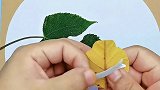 用树叶做七星瓢虫手工贴画