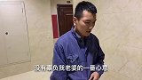 离家十年成大老板，故意装瘸被岳母羞辱送根讨饭棍，妻子做法解气