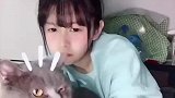 被迫营业的蓝胖子，脸上挂满了不满