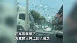 高温天，女子在车内放喷雾，秒变炮弹击穿挡风玻璃！现场惊呆网友