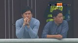 考察同城死敌？权健主帅朴忠均看台观战眉头紧锁