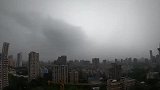 闪电击中大楼顶端瞬间被抓拍！