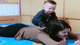 儿子长大真是个“混世魔王”，直接就上手，妈妈都招架不住！
