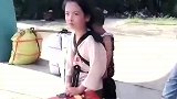 七岁女孩背着弟弟坐火车返乡学习，因买的站票，足足站了30多小时