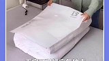 要换季了，家里不穿的厚衣服厚被子没地方放，快用这个压缩袋收纳