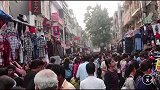 中国人到印度旅游，实拍印度首都的商业街，人流量大不大