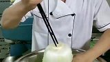 这方法切白菜方便又快捷，厨师的办法真多，真是让我大开眼界了！