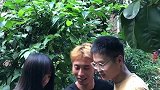 夏天在草丛里拍视频时Yiki酱