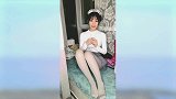 灰色丝袜比黑丝好太多，让腿部温柔精致带着性感气息
