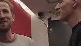 网友热议：图赫尔不仅拍贝林屁股 还趁机亲了凯恩