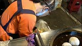 台湾夜市，油炸生蚝包，这边叫做蚵仔包