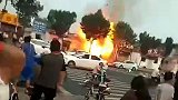 突发！沧州一烧烤店液化气爆燃 碎玻璃划伤2人