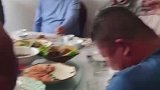 姐姐订婚，弟弟发言并向男方长辈敬酒