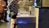 这样的卫生间，洗手池谁设计的？太便宜男同胞了吧