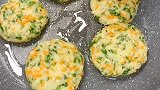 孩子不爱吃青菜，这样做青菜虾仁饼，他一定爱吃！