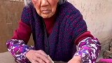 快要失传的手艺，老太太坚持了整整六十年