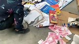 网友：这是谁家老爷们的杰作？卖废品 数钱 收废品 书中自有黄金屋