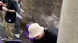 伴郎帮喝拦门酒，一口一杯速度快如闪电