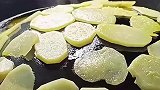 辣椒面，这一口下去肚子火辣辣的