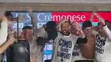 科莫获欧冠资格，法布雷加斯在发布会上被球员喷香槟