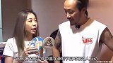 49岁郑中基罕露面，发际线后移太夸张，搭讪路人遭无视好尴尬！