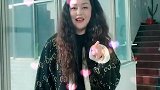 跳着跳着妈妈过来了，好久没看到她笑的这么灿烂，扭的好开心！