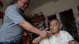 抗战老兵每天抽一包烟，却活了112岁，他为什么这么长寿