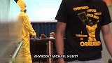 恶作剧：男子假扮传染病人，被医护人员带走了