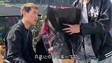 爆笑：小伙我要被你后面的操作快笑岔气了啊！