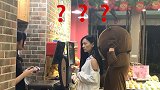 这可真是变相偷盗！变魔术