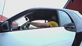 搞大了，看老外如何把一辆smart玩报废