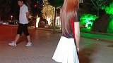 女孩跟着他受苦受累五年，如今发达了却移情别恋，就算她下跪哀求都没用！