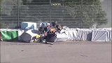 日本F1发生红旗撞车事故 车手从车残骸中挣扎爬出所幸无大碍