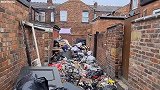 英国：一条小巷内垃圾成堆恶臭难闻，有居民被逼搬家