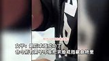 女子吃蛋糕咬断异物欲投诉店家，男友欲哭无泪：这是给你的求婚金戒