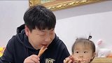 萌宝爸爸又想套路宝宝，没想到套路没成功，妈妈在旁边笑疯了