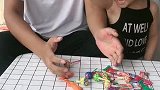 我把气球拿到桌子上，女儿就把气球扎破