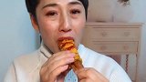 拉丝热狗棒，大姐挑战现场拉丝，哇塞一口气拉出这么老长啊！