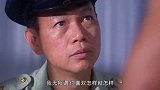 坏警察进了监狱，狱警想帮他也帮不了，真的太猖狂了