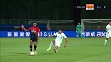第38分钟大连人球员李帅黄牌