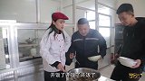 食堂打饭还要靠视力来小意思，小伙一招轻松解决